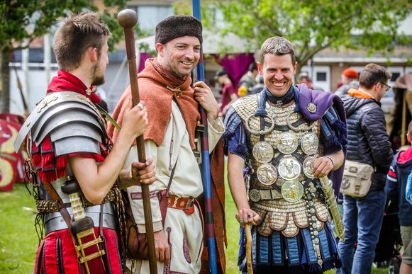 ©Benny Proot  Stoere Romeinen bezetten het Abtspark in Oudenburg. ... 